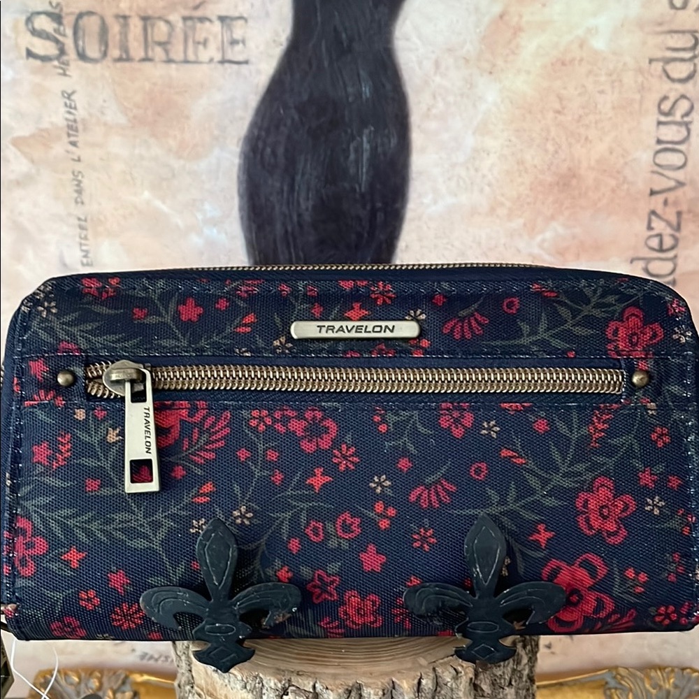 NWT Travelon Navy Red Floral Wallet/Wristlet Water Resistant RFID Protection